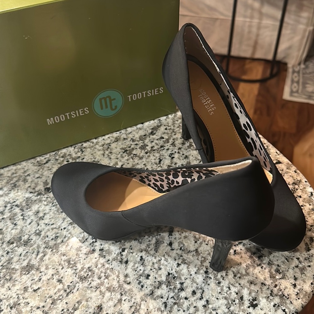 Mootsies Tootsies Black Pump - women’s 9